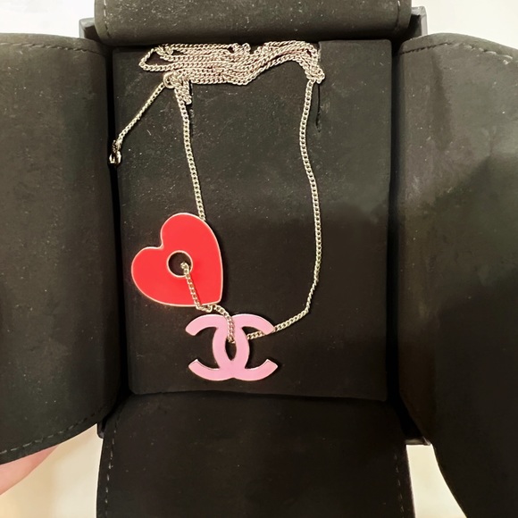 CHANEL 2004 CC heart-pendant necklace - Picture 2 of 4